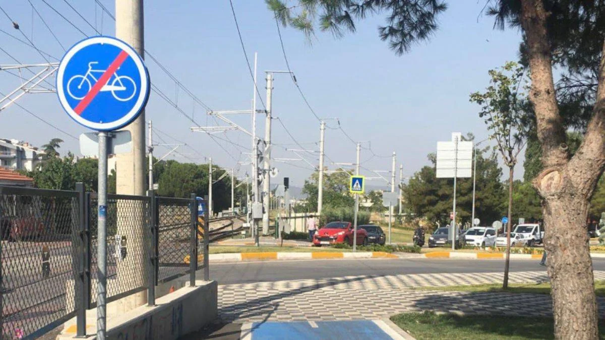 Trafikte Bisikletlilerin Yaşadığı Sorunlar Nasıl Çözülecek?
