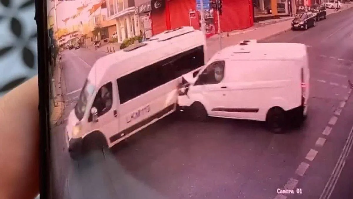 Ümraniye'de kaza kamerada: 1 ölü, 5 yaralı