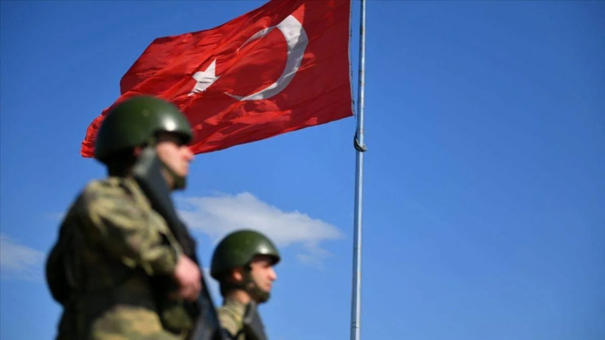 Yasa dışı yollarla Yunanistan'a geçmeye çalışan 13'ü FETÖ mensubu 19 kişi yakalandı