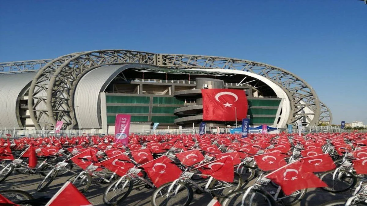 Yüzlerce Bisikletli 30 Ağustos Zafer Bayramını Kutladı