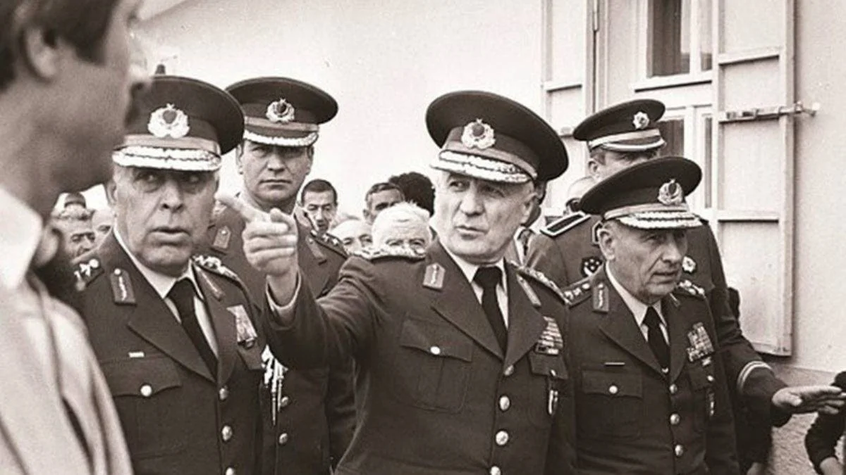 12 Eylül darbesi demokrasi tarihine kara bir leke olarak geçti