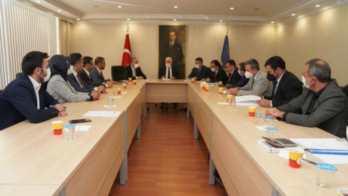 175 bin sağlık işçisini ilgilediren görüşmelerde anlaşma sağlandı