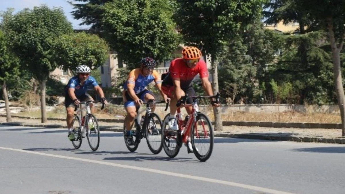 3. Uluslararası Ali Hüryılmaz Yol Bisiklet Yarışı, Büyükçekmece'de gerçekleşti