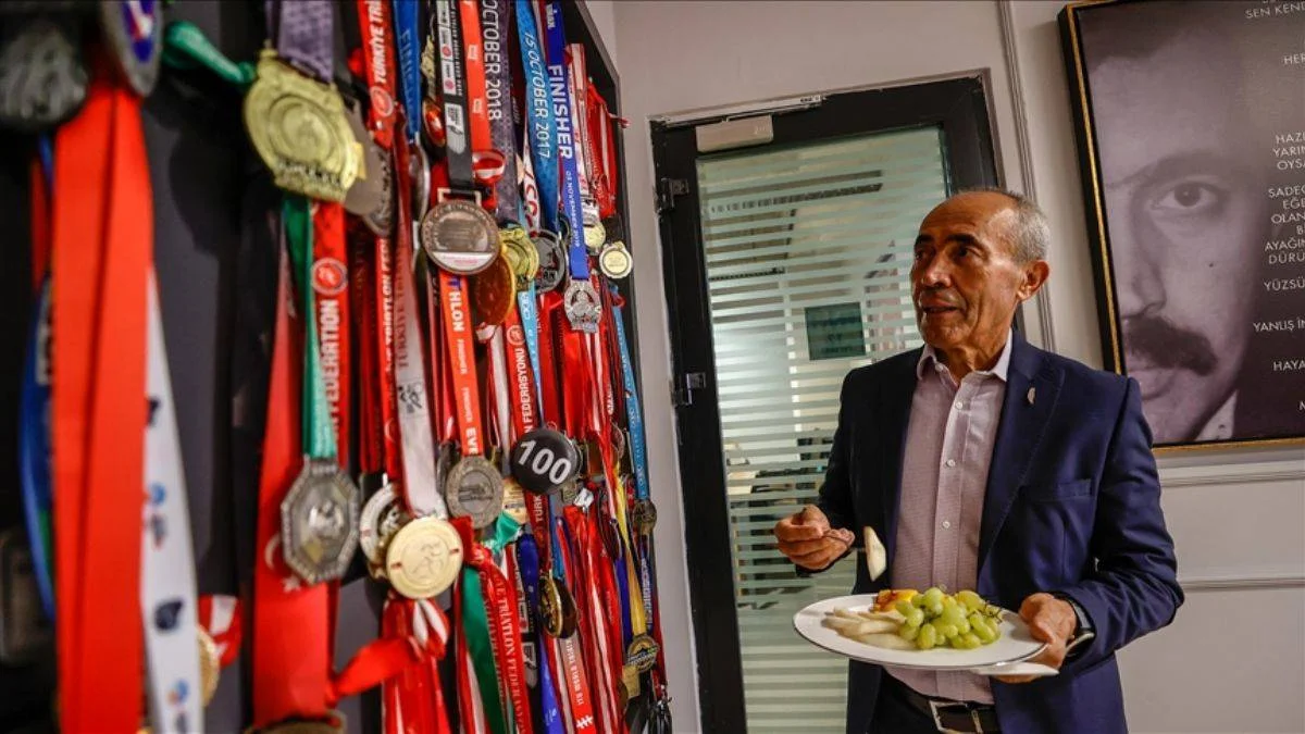 72 Yaşındaki 'Demir Adam' Şampiyonadan Şampiyonaya Koşuyor