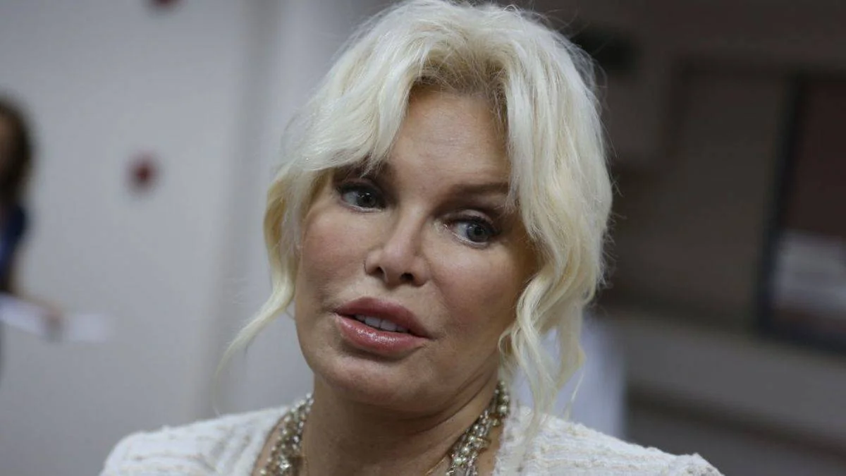 Ajda Pekkan Arada Sırada şarkısının sözleri