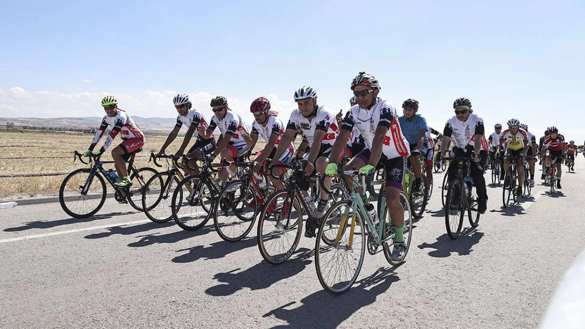 Ankara'da 300 Bisikletçi 60 Kilometre Pedal Çevirdi