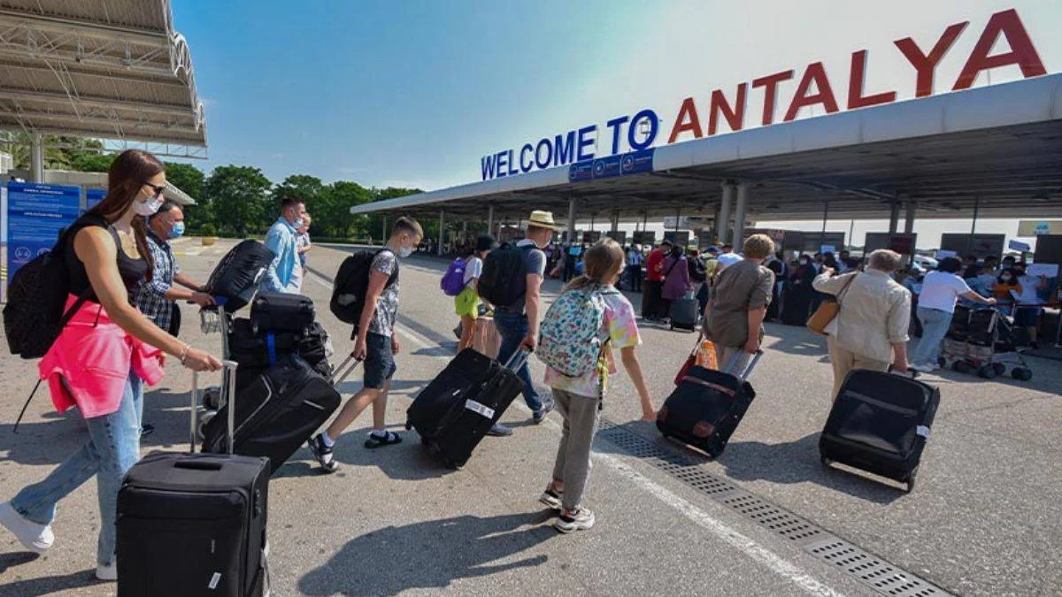 Antalya'ya gelen turist sayısı 6 milyonu geçti