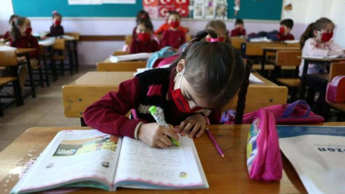 Bakan Mahmut Özer: Koronavirüs nedeniyle eğitime ara veren okul yok