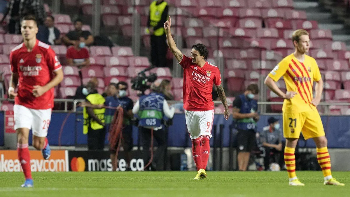 Benfica, Barcelona'yı bozguna uğrattı! 3-0