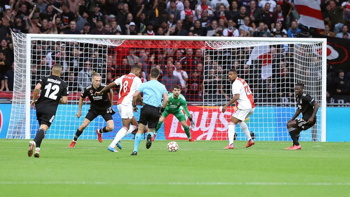 Beşiktaş Ajax deplasmanında mağlup