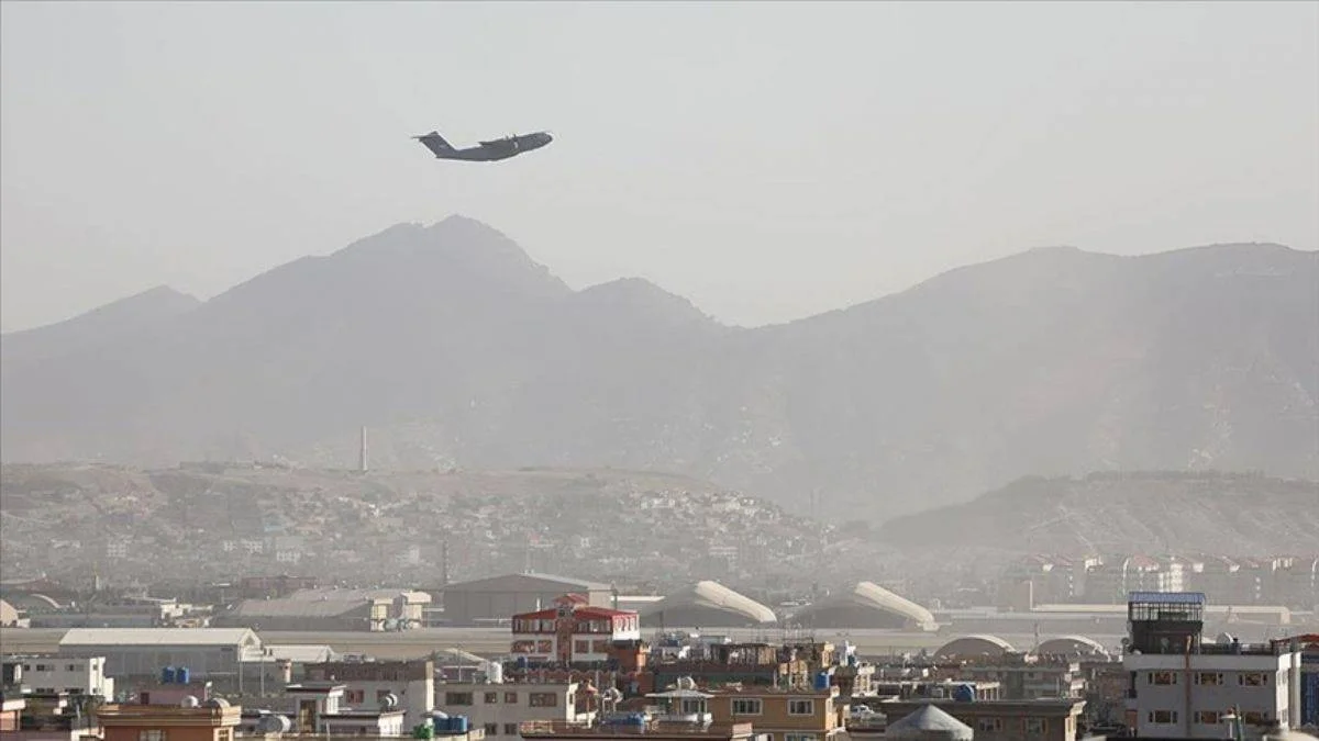 Blinken Afganistan'dan ayrılmak isteyenlerin Taliban tarafından rehin tutulduğu iddialarını yalanladı