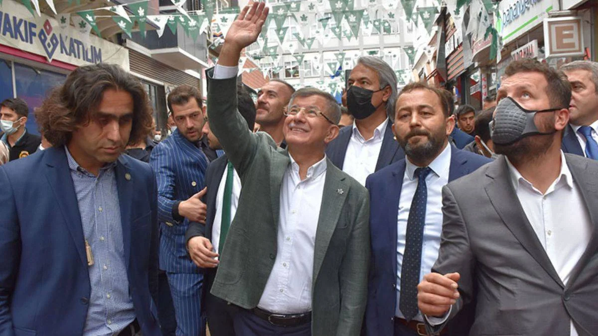 Davutoğlu: Şahsi bir menfaat peşinde değiliz