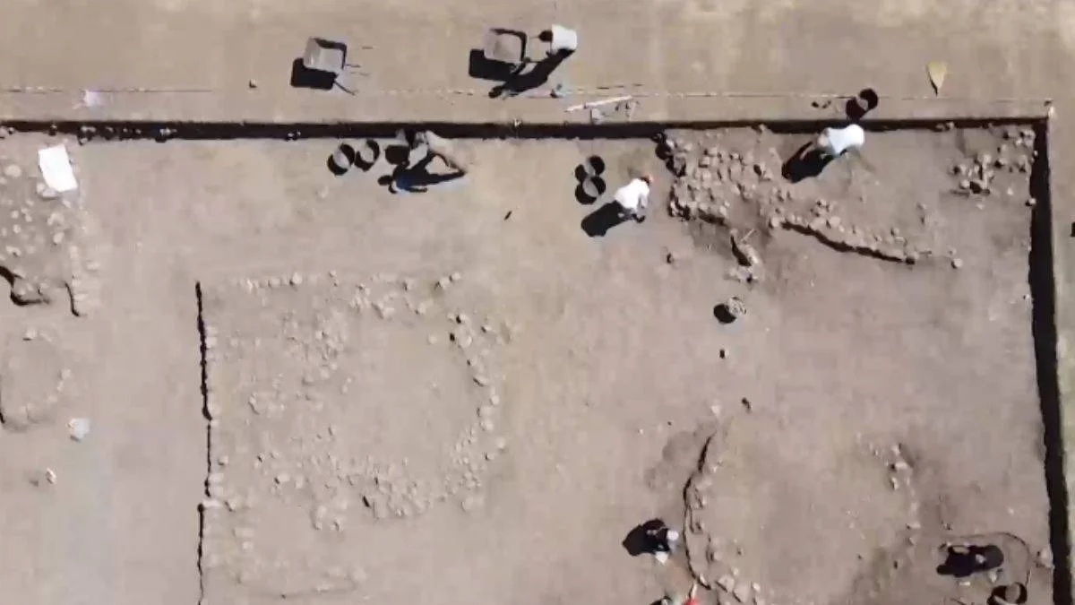 Domuztepe Höyüğü'nde Orta Çağ Dönemi'ne ait çocuk iskeleti bulundu