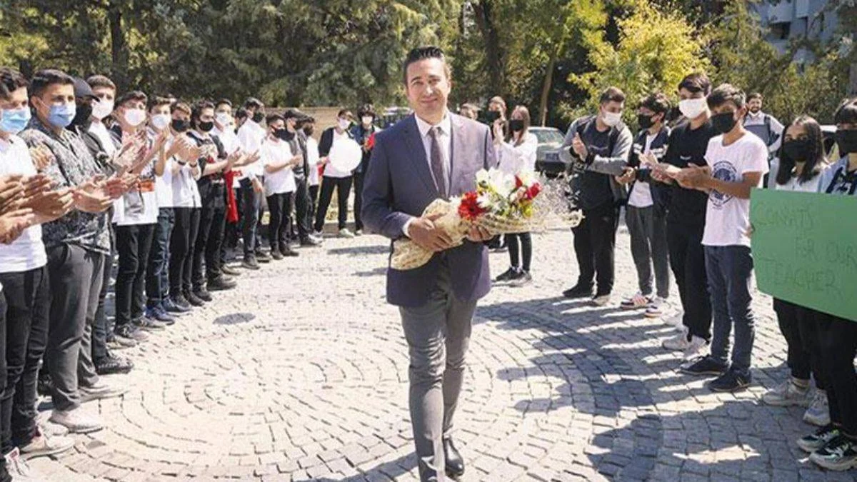 'Dünyanın En İyi 50 Öğretmeni'nden biri seçildi