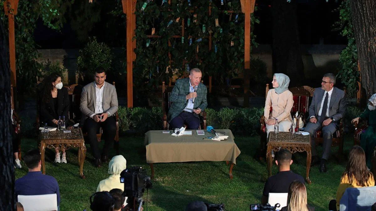Erdoğan: En güçlü direnişi vereceğimiz alanlardan biri de şiirdir