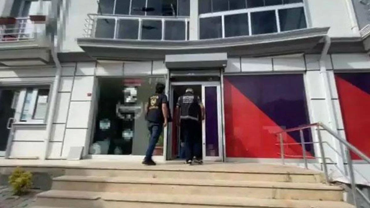 İstanbul'da kargo firmasına sahte içki baskını