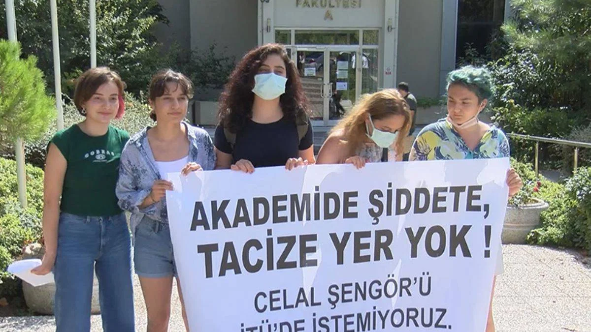 İTÜ'de Celal Şengör protestosu