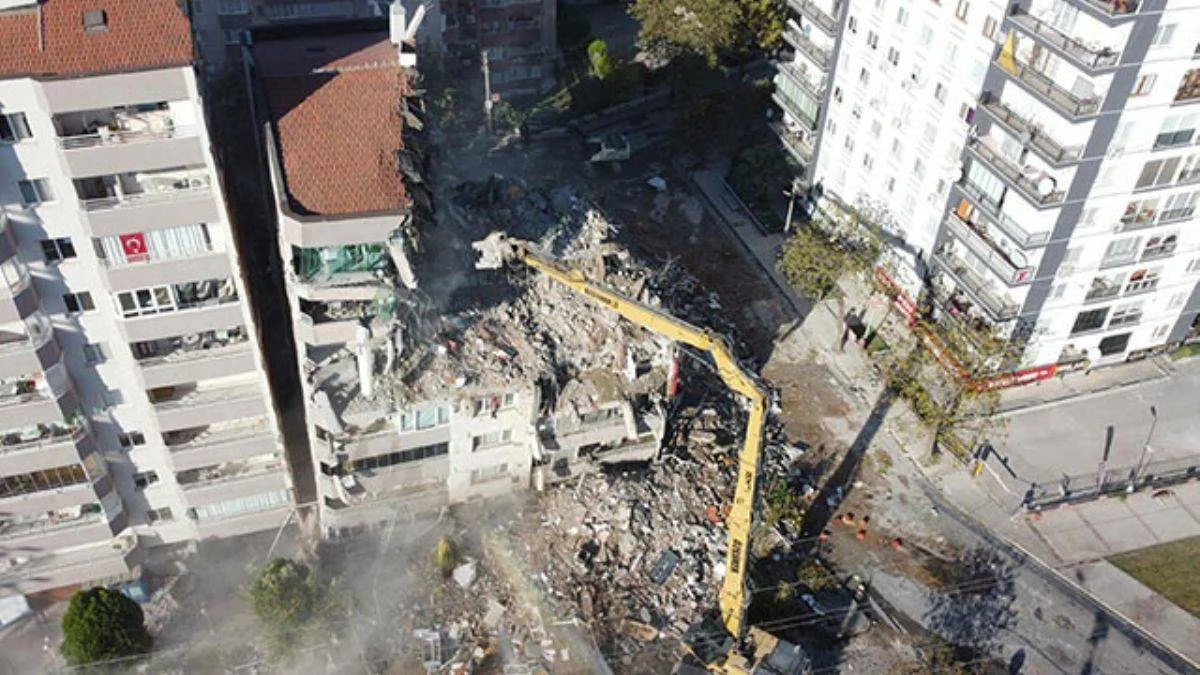 İzmir'de 11 kişinin öldüğü Yılmaz Erbek Apartmanı'nın mimarına tahliye