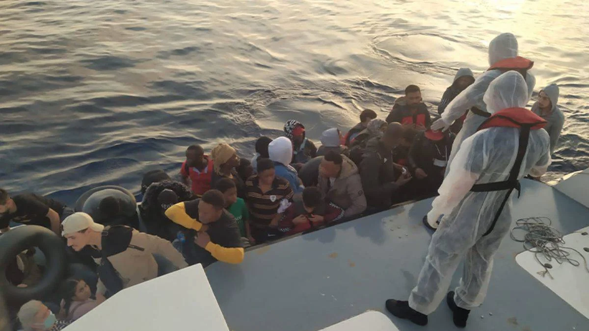 İzmir'de 166 düzensiz göçmen kurtarıldı