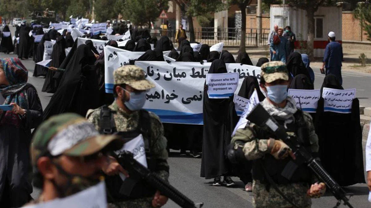 Kabil'de kadınlardan Taliban'a destek