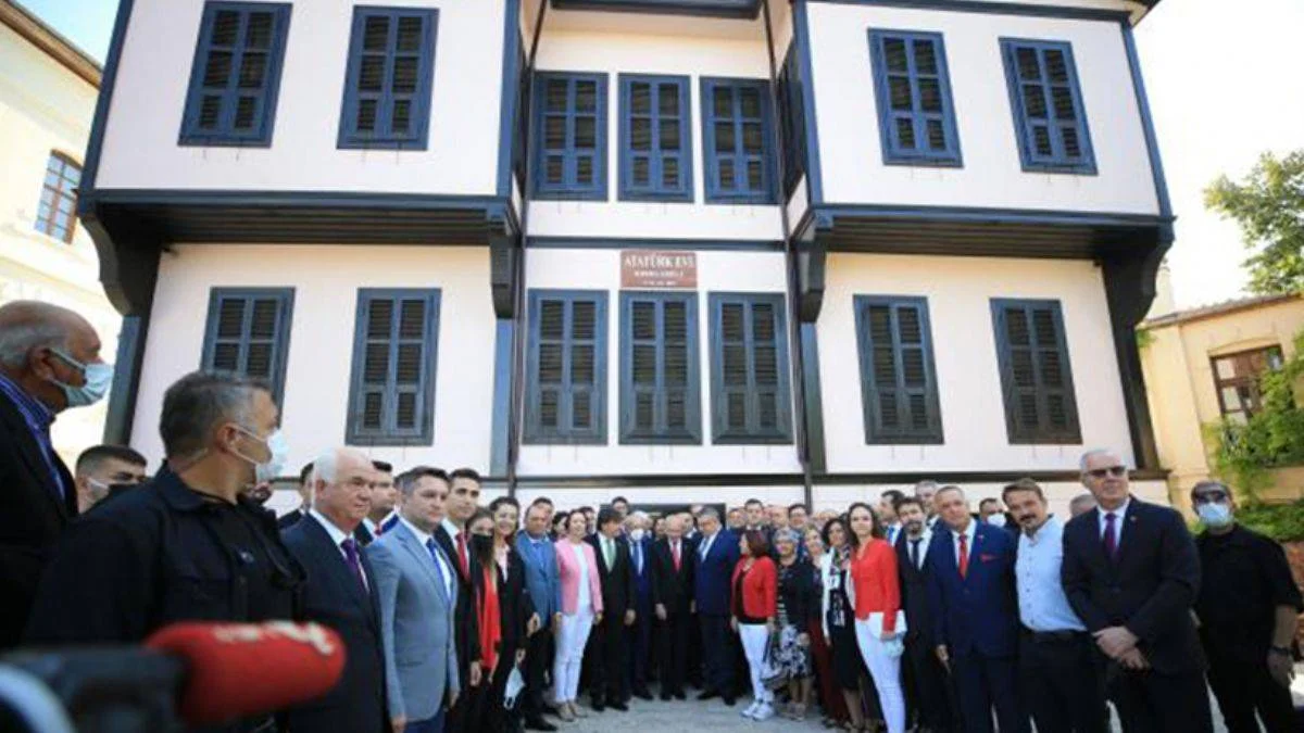 'Kemal bir an önce kalk oradan'
