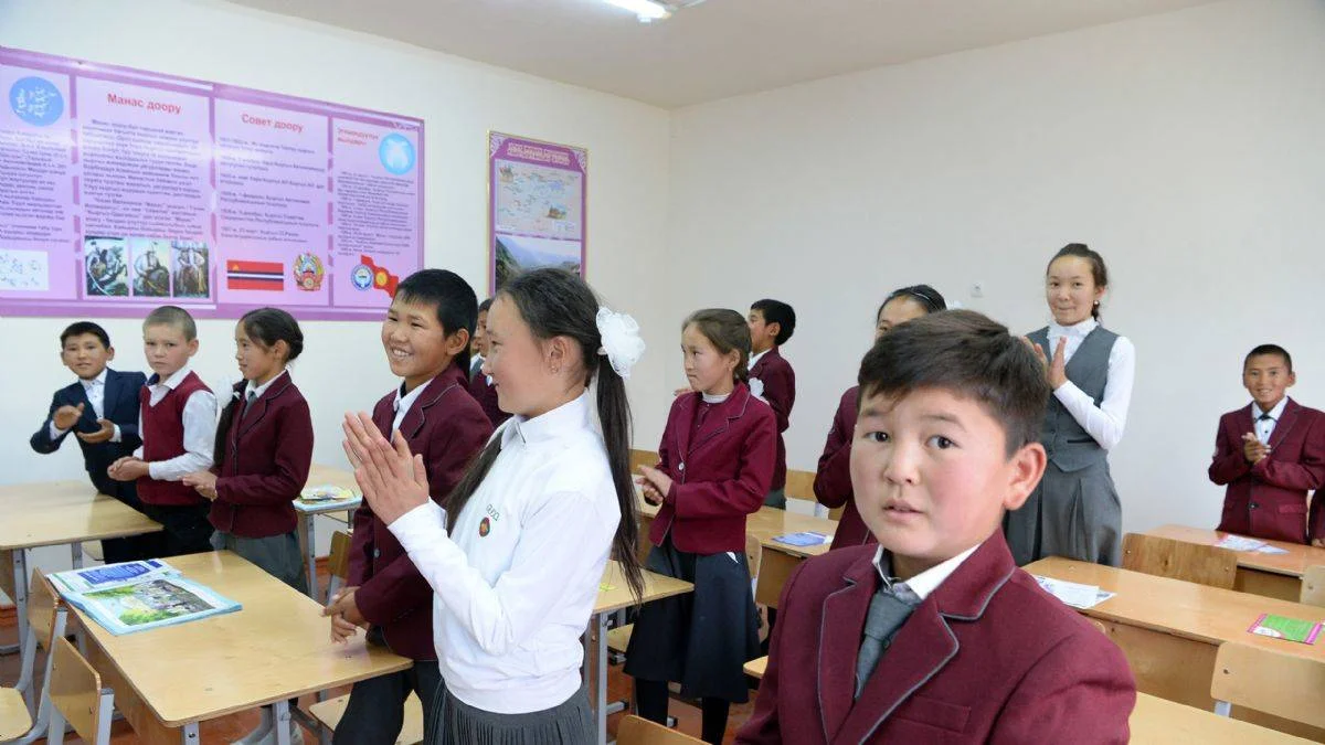 Kırgızistan'da Rus okuluna Kırgızlardan tepki