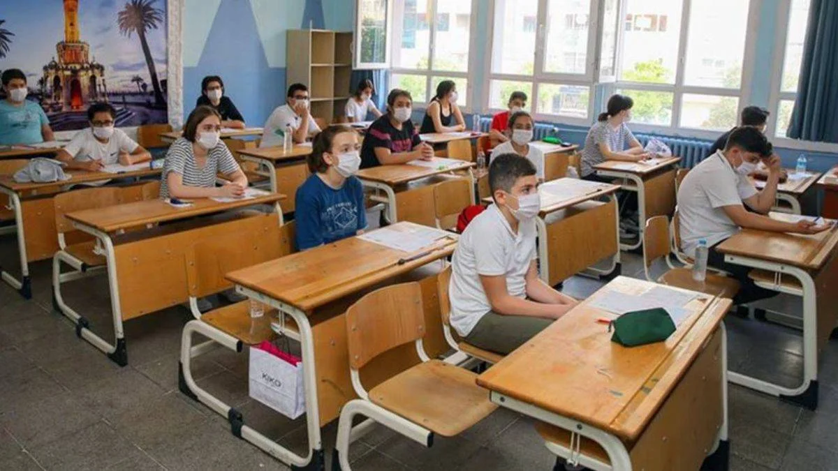 Koronavirüs temaslı öğrenciler izinli mi olacak? Kovid temaslı öğrenciler raporlu mu olacak?