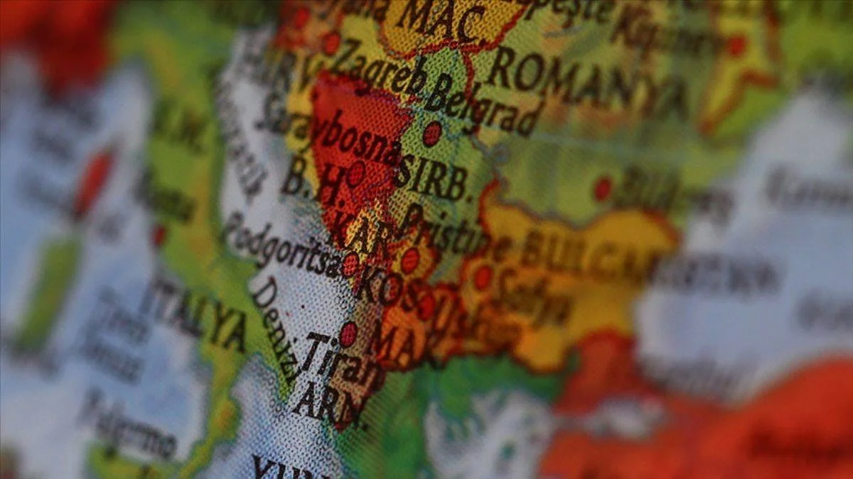 Kosova-Sırbistan sınırında geçiş yasağı gerginliği