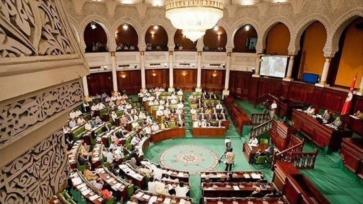 Libya'da hükümetten güvenoyu geri çekildi