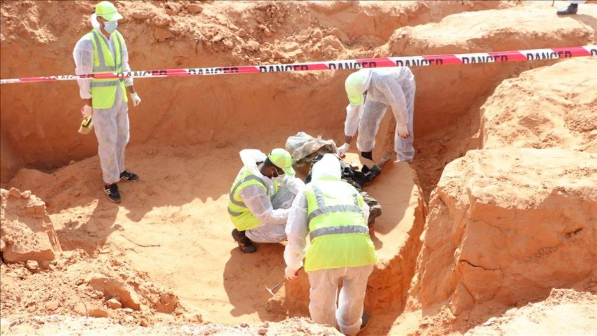 Libya'da iki toplu mezar daha bulundu