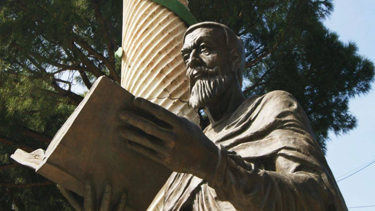 Mevlana'nın övdüğü imparator kim?