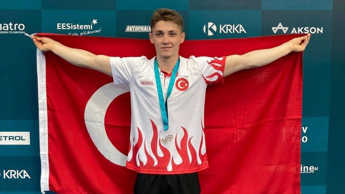 Milli cimnastikçi Sercan Demir, altın madalya kazandı