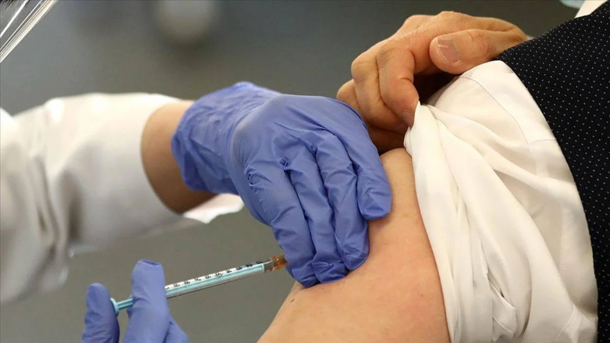 Moderna ve Pfizer: Aşımız etkinliğini yitiriyor, üçüncü doz gerekli