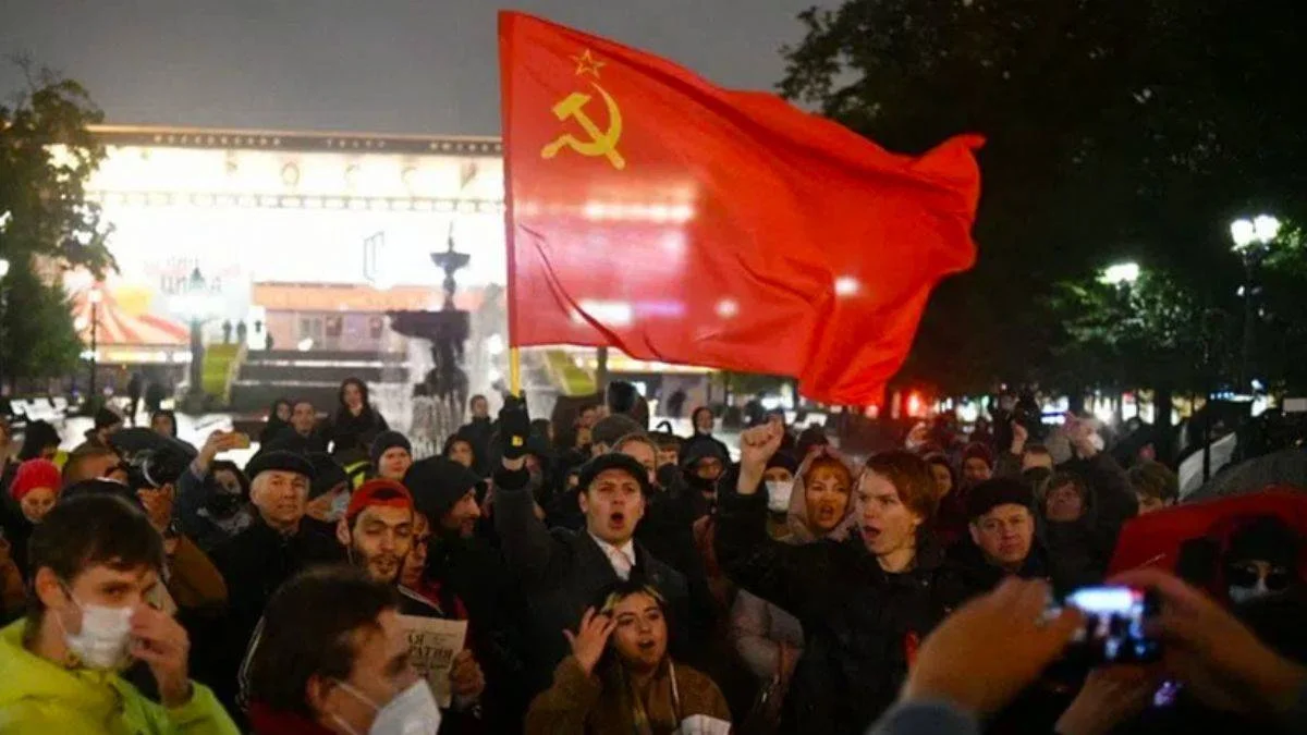 Moskova'da online oy gerginliği: Komünistler seçimi tanımadı