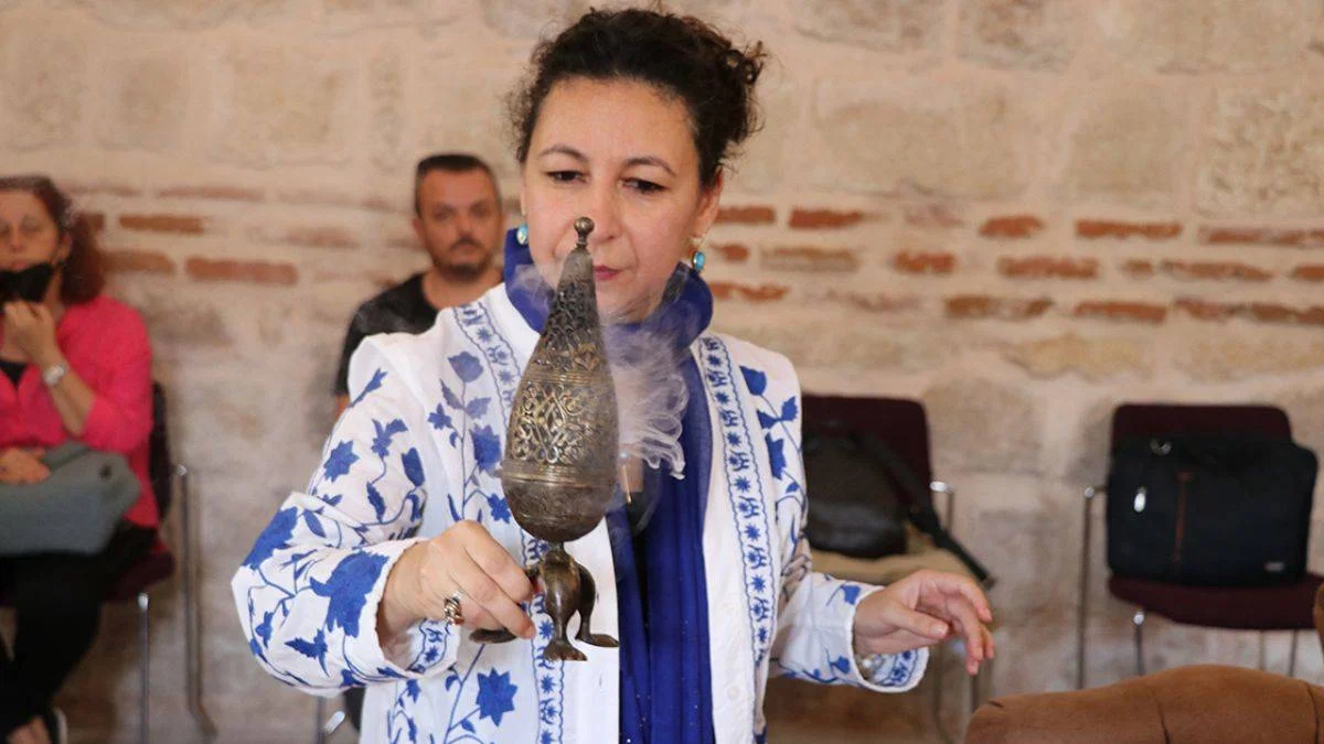 Müzikle tedavi, koku ile terapi uzmanlığı