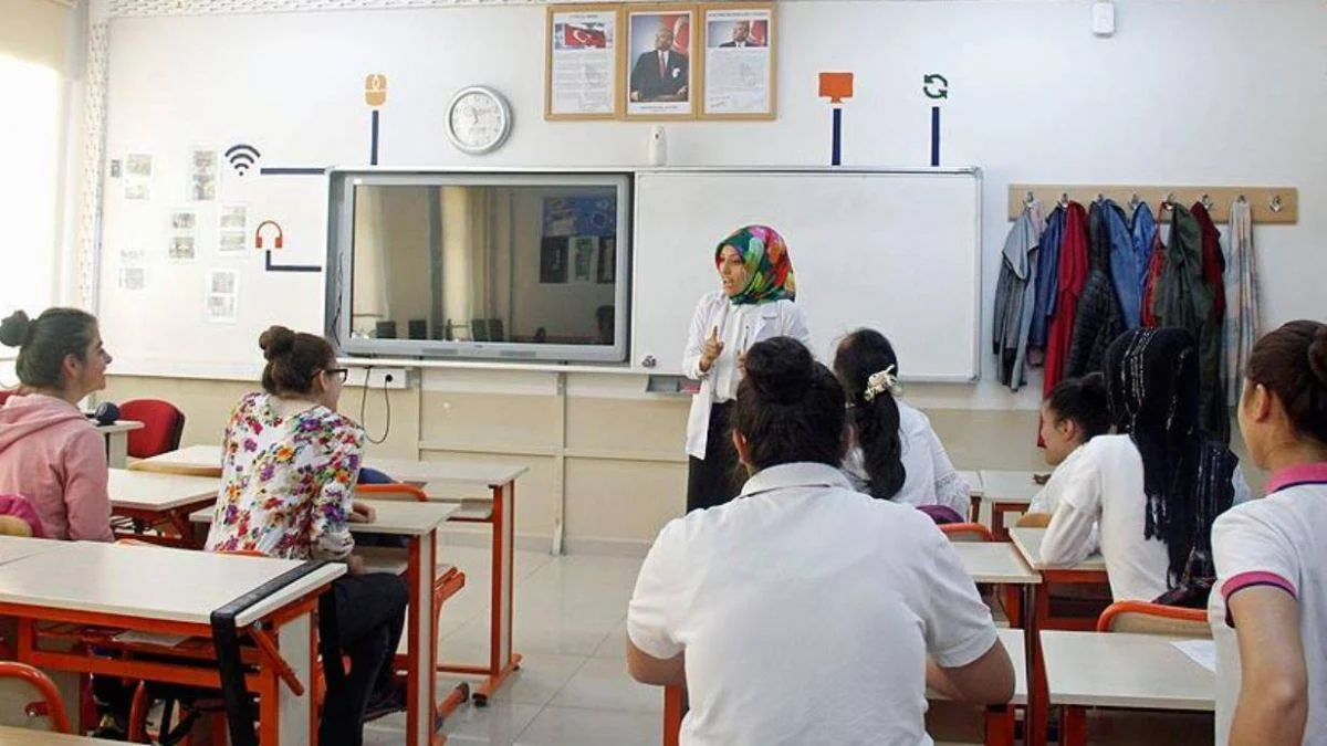 Özel okulda çalışan öğretmenlere PCR testi zorunlu mu oldu?
