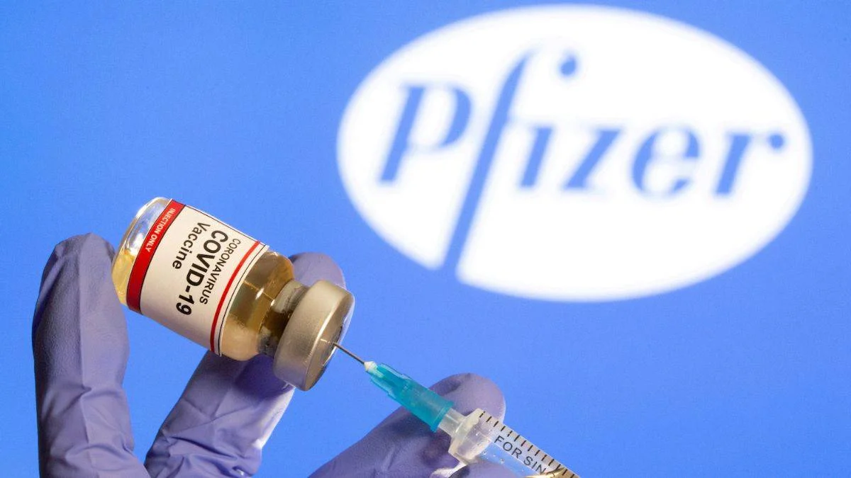 Pfizer üretimi aşı şişelerinde yabancı madde tespit edildi