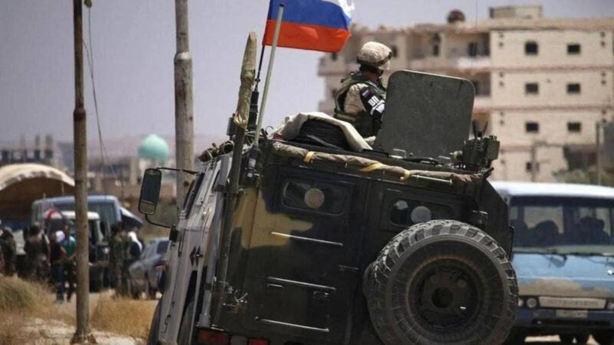 Rus askerleri, Esed rejiminin kuşattığı Dera'daki mahalleye girdi