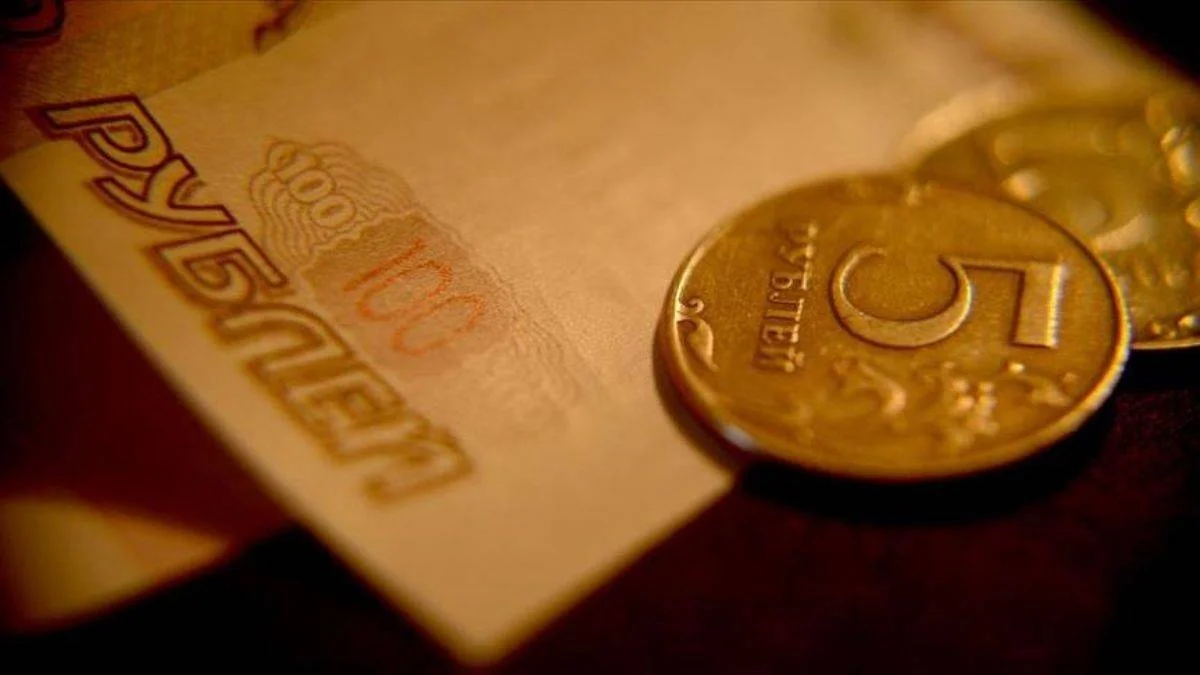 Rus rublesi dolar karşısında zayıflayacak