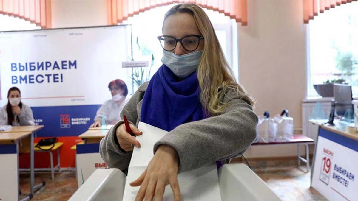 Rusya'da milletvekili seçiminde 5 parti barajı geçiyor