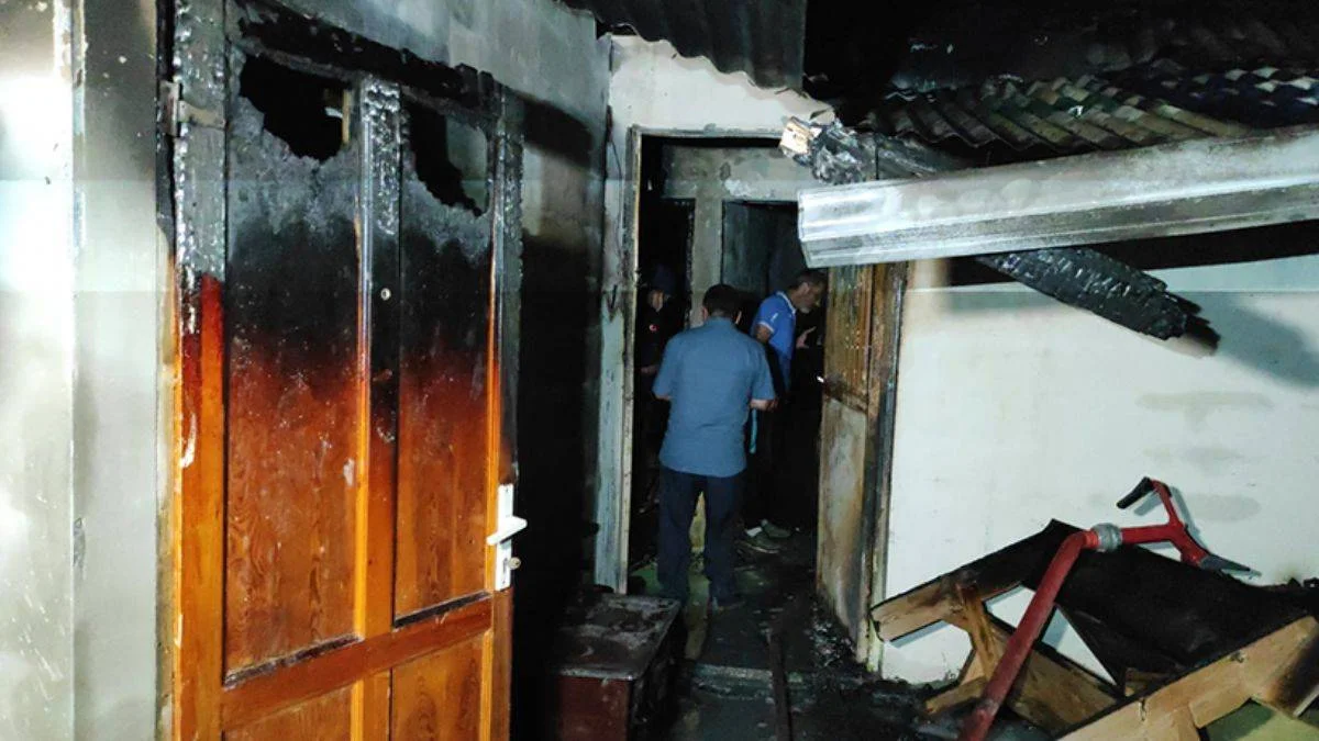 Sakarya'da yangın faciası: Baba ve üç çocuğu yaşamını yitirdi