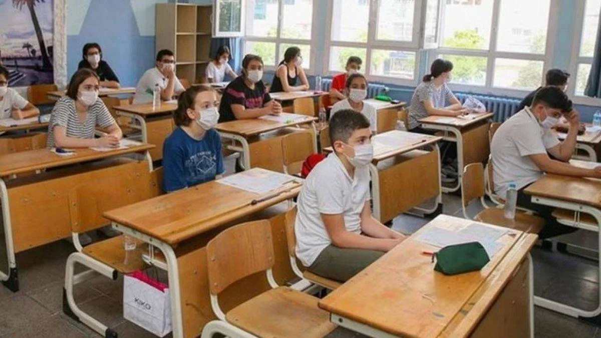 Sınıfta koronavirüs (korona) vakası çıkarsa ne olur? Sınıf tatil edilir mi? Sınıf kapatılır mı?
