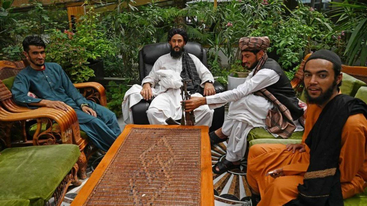 Taliban, Reşid Dostum'un lüks malikânesinde!