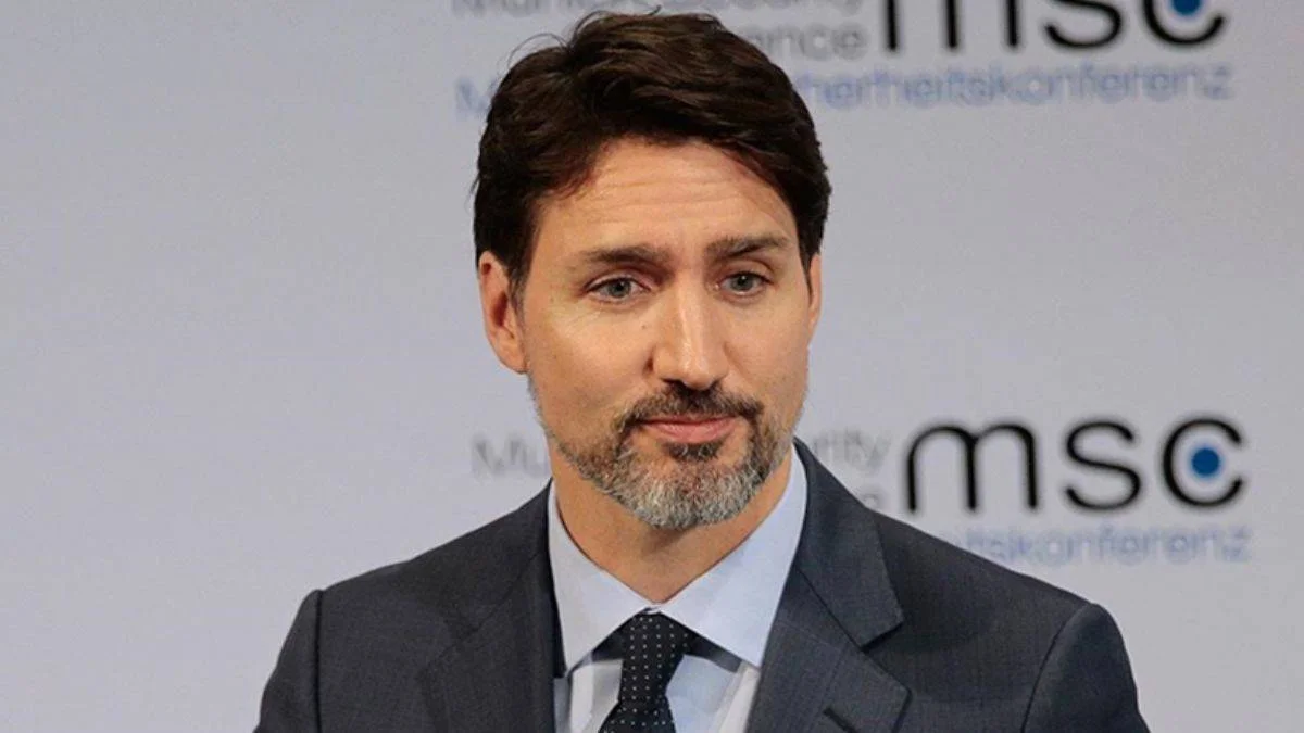 Trudeau seçim kampanyasında taşlandı
