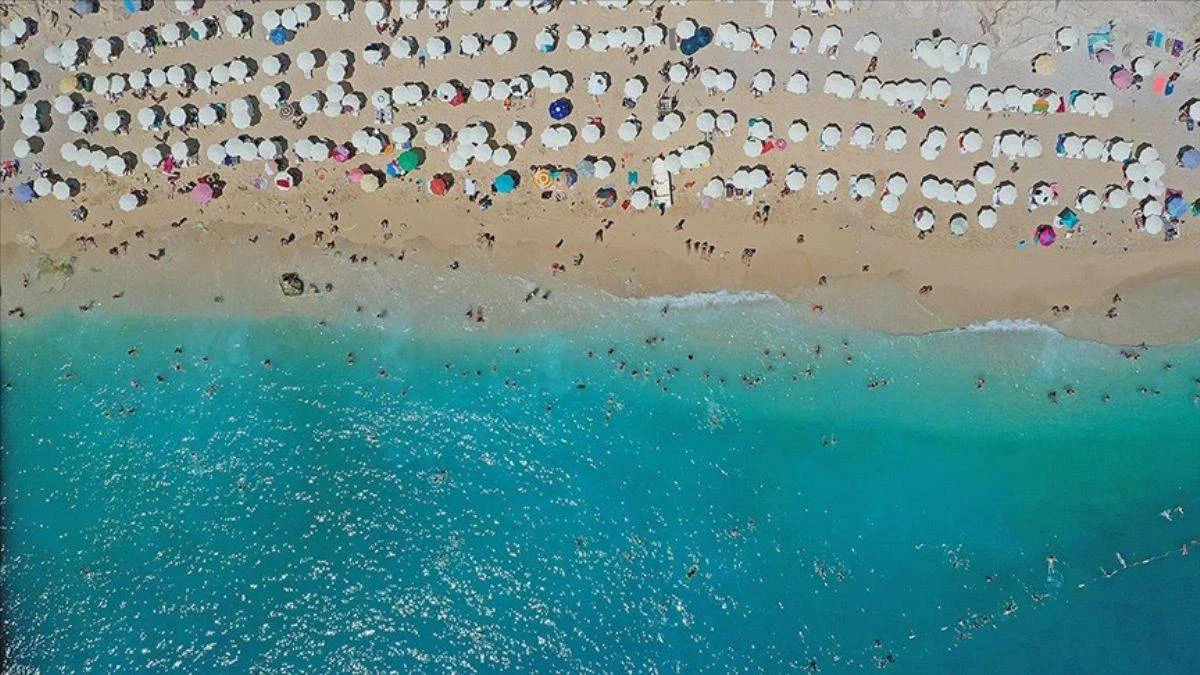 Turistler 140.5 milyon TL borç takıp ülkelerine döndü