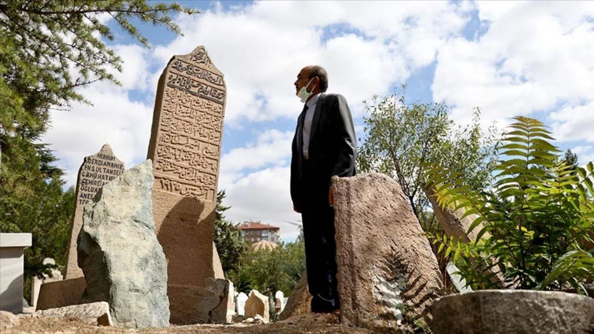 'Türk mezar taşları arşiv gibidir'
