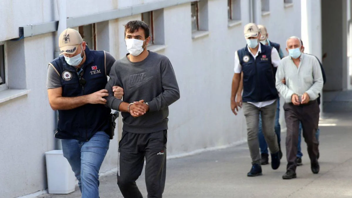 Adana'da PKK üyeliğinden aranan 3 kişi yakalandı