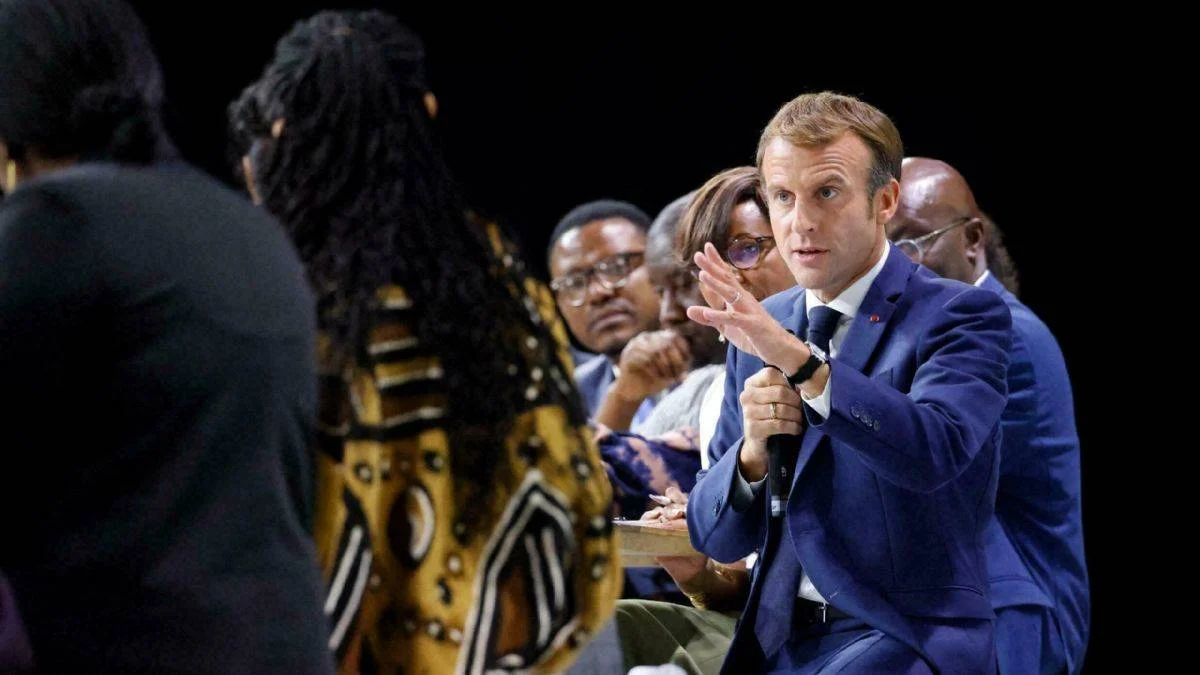 Afrikalı gençlerin talepleri Macron'u zora soktu