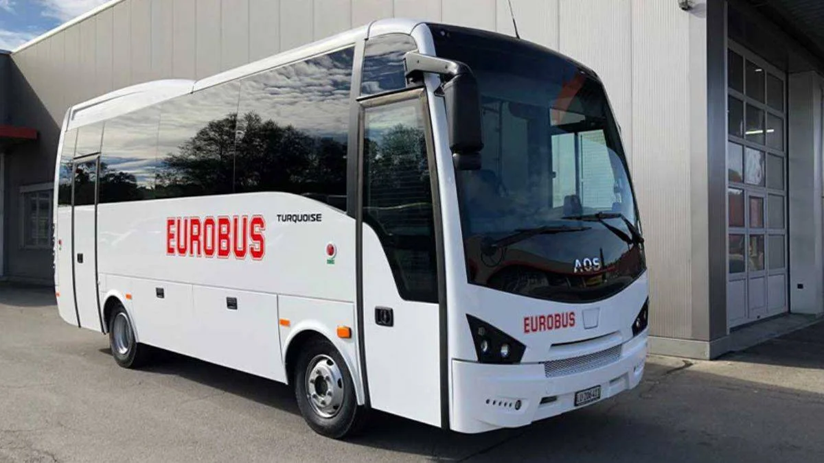 Anadolu Isuzu'dan İsviçre'ye Turkuaz midibüs teslimatı