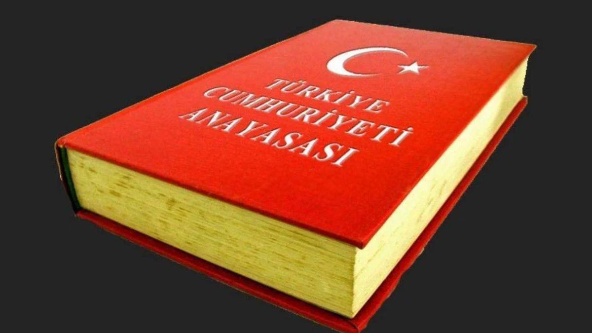 Anayasa'nın ilk 4 maddesi nedir? Anayasa'nın değiştirilemez maddeleri nelerdir?